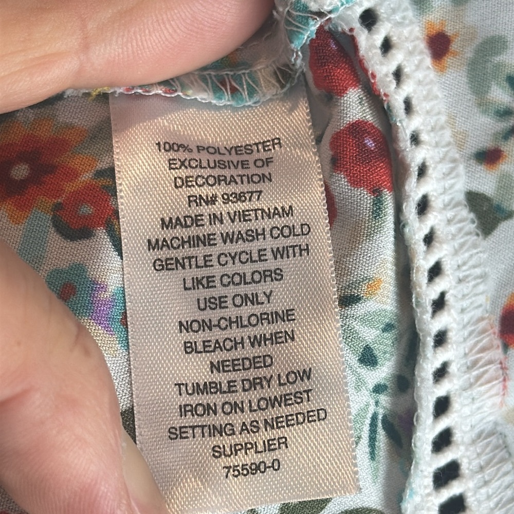 ANA Floral Sleeveless Summer Top - Picture 4 of 4